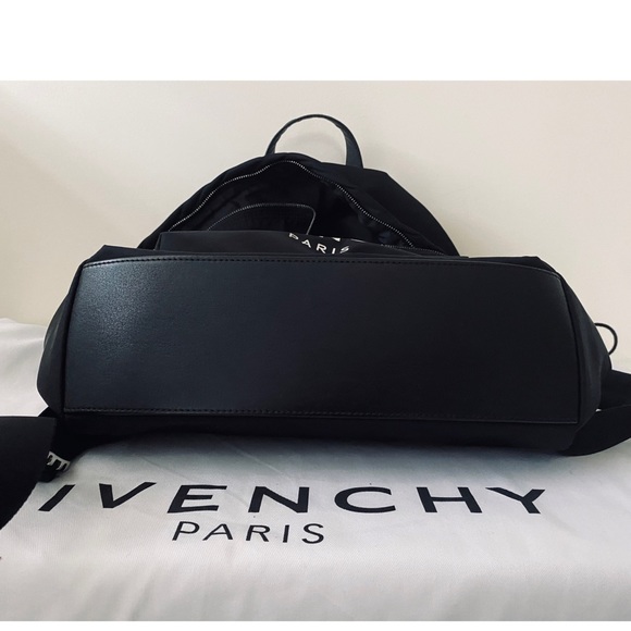 Givenchy back pack - Picture 6 of 8